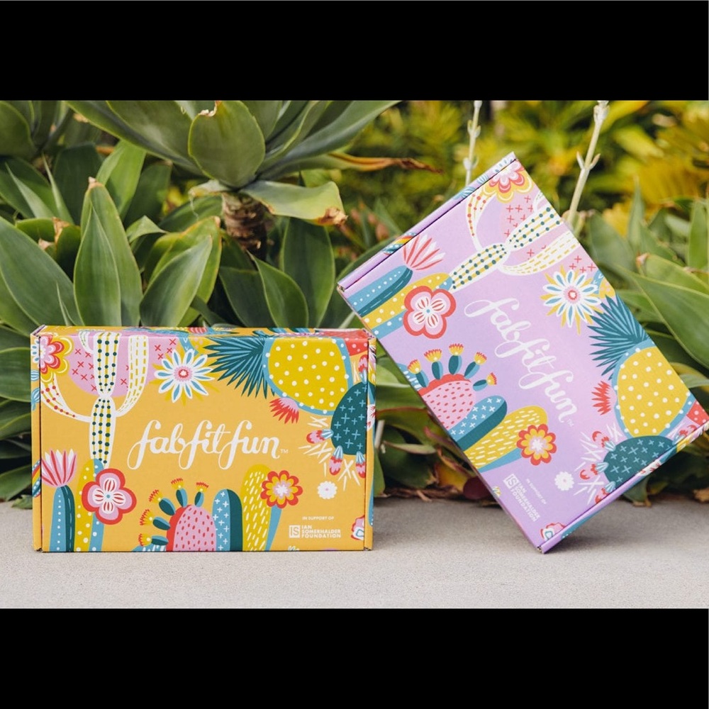 Fabfitfun Mystery Box 10 piece Lot beauty skincare makeup accessories cosmetics
